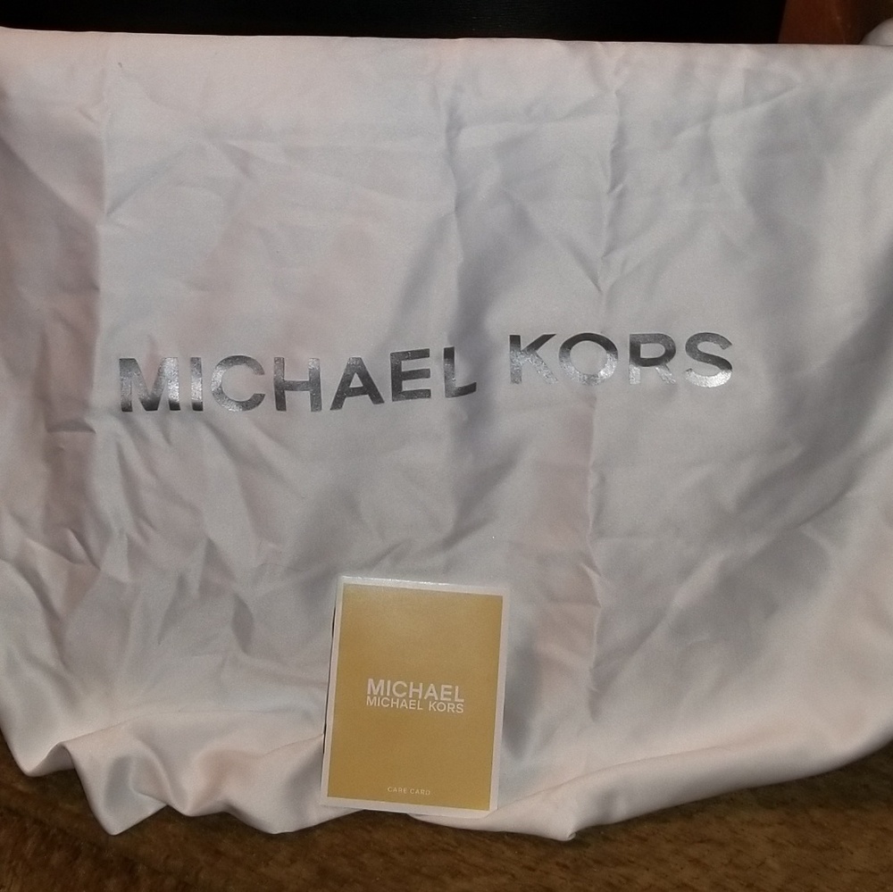 🥀TOTE IS SOLD 2 LEFT🥀MICHAEL KORS 3 PC BAG SET - Picture 8 of 8